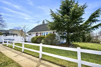 32 Saint Marks Place, Massapequa, NY 11758 - Photo 2