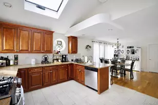 32 St Marks Pl, Massapequa, NY 11758 - Photo 12