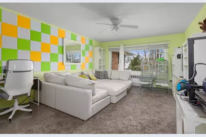 285 Edmunton #16, North Babylon, NY 11703 - Photo 4