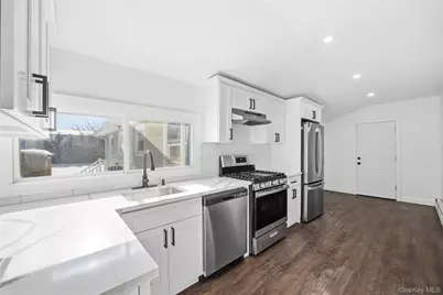 78 Roslyn Street, Islip Terrace, NY 11752 - Photo 8