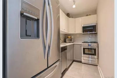 54-40 Little Neck Parkway #6M, Little Neck, NY 11362 - Photo 10