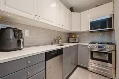 54-40 Little Neck Parkway #6M, Little Neck, NY 11362 - Photo 8