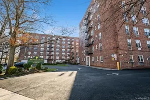 54-40 Little Neck Pkwy, Little Neck, NY 11362 - Photo 28