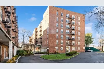 54-40 Little Neck Parkway #6M, Little Neck, NY 11362 - Photo 2