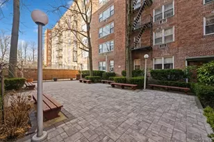 54-40 Little Neck Pkwy, Little Neck, NY 11362 - Photo 28