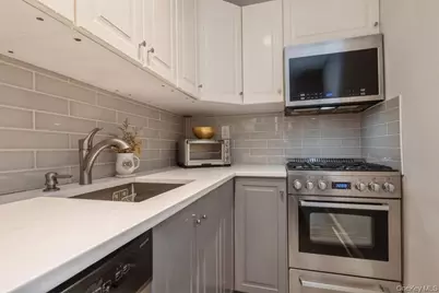 54-40 Little Neck Parkway #6M, Little Neck, NY 11362 - Photo 10