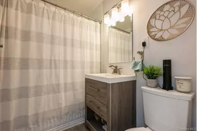 54-40 Little Neck Parkway #6M, Little Neck, NY 11362 - Photo 14