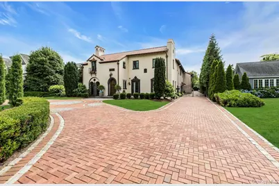 259 Lakeview Avenue W, Brightwaters, NY 11718 - Photo 2