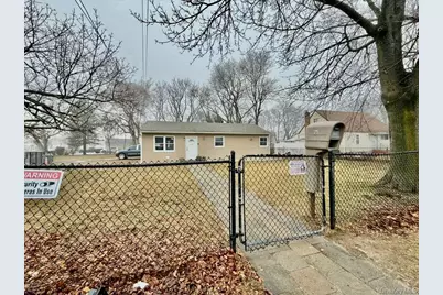 71 Macarthur Avenue, Brentwood, NY 11717 - Photo 2