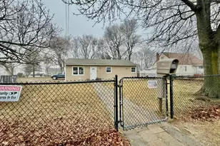 71 Macarthur Ave, Brentwood, NY 11717 - Photo 2