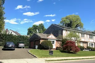 28 Polo Rd, Great Neck, NY 11023 - Photo 2