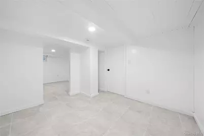 172 Juanita Avenue, Freeport, NY 11520 - Photo 22