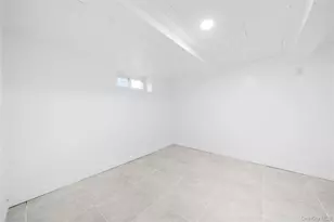 172 Juanita Ave, Freeport, NY 11520 - Photo 20