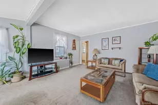 704 S 5th St, Lindenhurst, NY 11757 - Photo 4