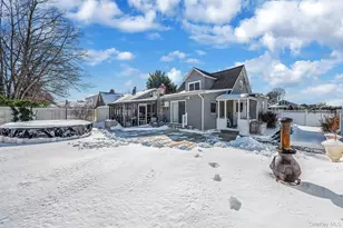 704 S 5th St, Lindenhurst, NY 11757 - Photo 32