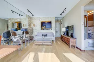 201 W 21st St, New York, NY 10011 - Photo 6