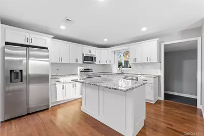 1395 Gardiner Drive, Bay Shore, NY 11706 - Photo 10