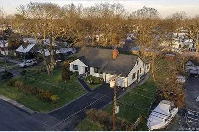 1395 Gardiner Drive, Bay Shore, NY 11706 - Photo 4