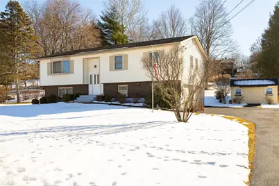 25 Verplanck Avenue, Hopewell Junction, NY 12533 - Photo 2