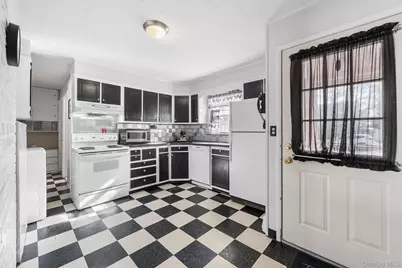 111 Stirrup Lane, Levittown, NY 11756 - Photo 8