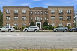 222 7th St, Garden City, NY 11530 - Photo 2