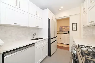 320 E Shore Road #4C, Great Neck, NY 11023 - Photo 14