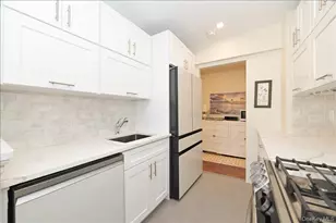 320 E Shore Rd, Great Neck, NY 11023 - Photo 14