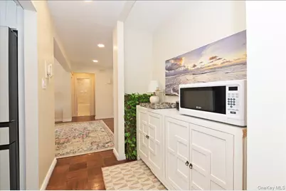320 E Shore Road #4C, Great Neck, NY 11023 - Photo 16