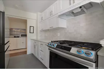 320 E Shore Road #4C, Great Neck, NY 11023 - Photo 18