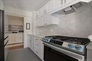 320 E Shore Rd, Great Neck, NY 11023 - Photo 18