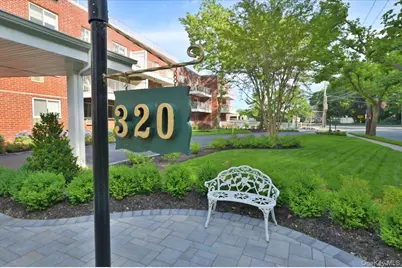 320 E Shore Road #4C, Great Neck, NY 11023 - Photo 2