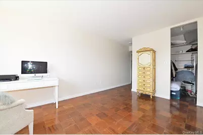 320 E Shore Road #4C, Great Neck, NY 11023 - Photo 24