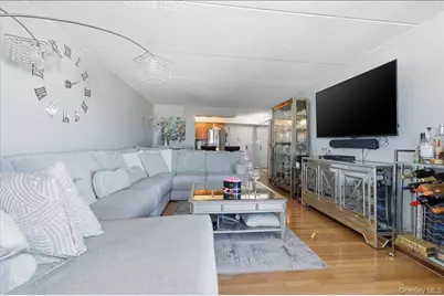 725 Miller Avenue #318, Freeport, NY 11520 - Photo 4