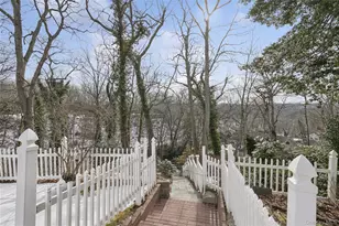 549 Woodbury Rd, Cold Spring Harbor, NY 11724 - Photo 8