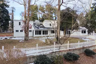 549 Woodbury Rd, Cold Spring Harbor, NY 11724 - Photo 10