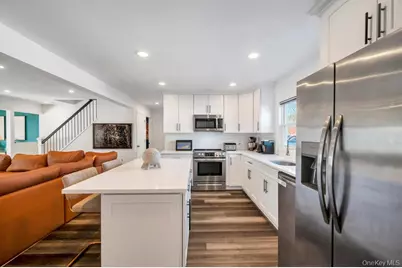 10 Petal Lane, Hicksville, NY 11801 - Photo 6