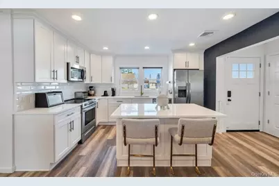 10 Petal Lane, Hicksville, NY 11801 - Photo 2