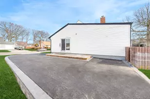 42 Ronald Dr N, Amityville, NY 11701 - Photo 4