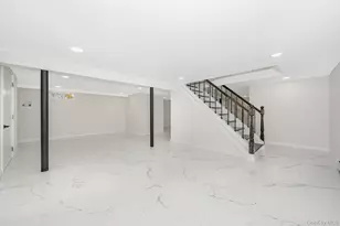 42 Ronald Dr N, Amityville, NY 11701 - Photo 24