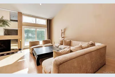 27 Fairway Drive, Manhasset, NY 11030 - Photo 14