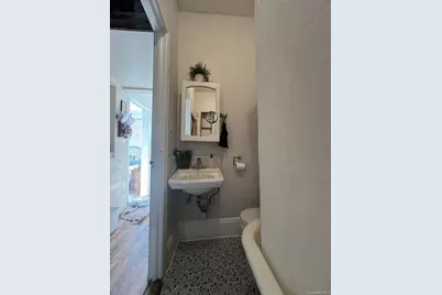 6556 Myrtle Avenue, Glendale, NY 11385 - Photo 10