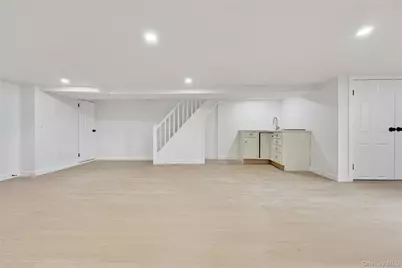 962 East 221 Street, Bronx, NY 10469 - Photo 16