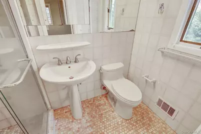 25 North Drive, Great Neck, NY 11021 - Photo 12