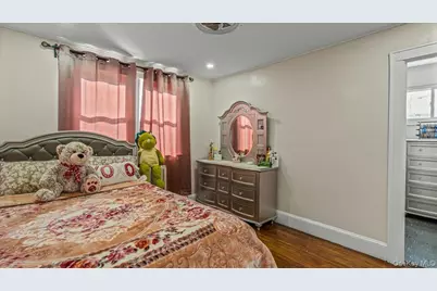 101 Stewart Street, Floral Park, NY 11001 - Photo 14