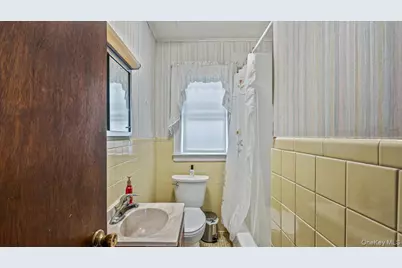 101 Stewart Street, Floral Park, NY 11001 - Photo 12