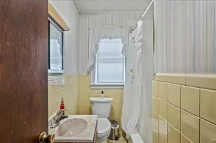 101 Stewart St, Floral Park, NY 11001 - Photo 12