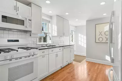 551 Wolfs Lane, Pelham, NY 10803 - Photo 10