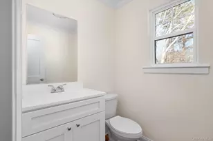 43 Shirley Ln, Medford, NY 11763 - Photo 10