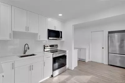 31 Bluespruce Road, Levittown, NY 11756 - Photo 10