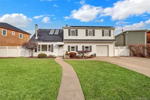 31 Blue Spruce Rd, Levittown, NY 11756 - Photo 2